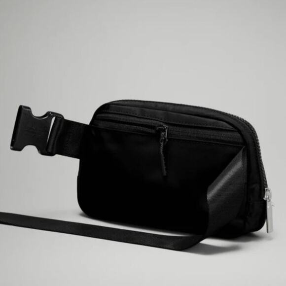 NWT Lululemon Everywhere Belt Bag 1L - Black OS - Picture 3 of 7